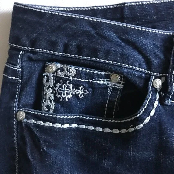 SoundGirl Size 16 Embellished Denim Jeans Fleur de lys Juniors Plus NEW - Picture 6 of 9